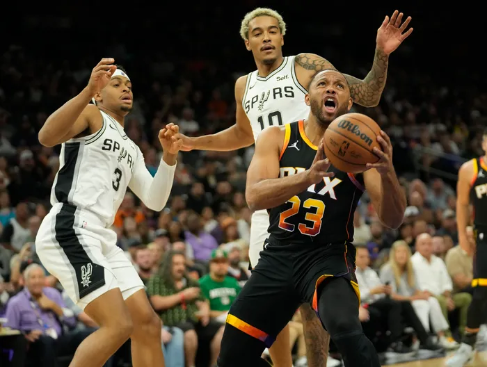 Johnson drops 27 as Spurs erase 20-point deficit vs. undermanned Suns Image