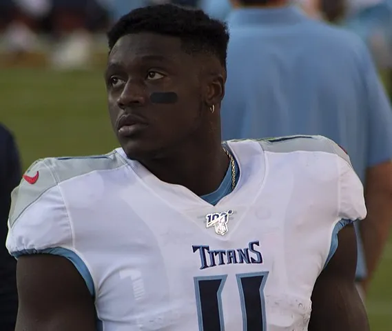A.J. Brown shines for Titans in Thursday night primetime tilt vs. 49ers Image