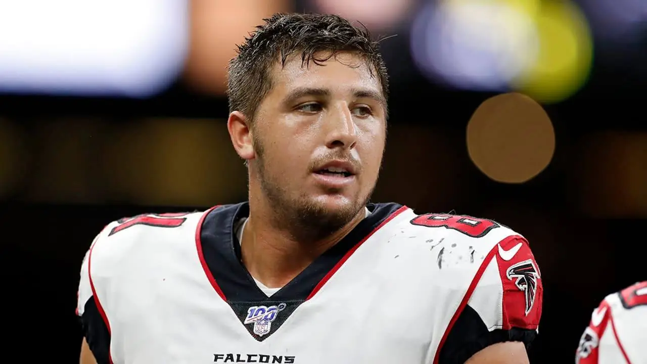 Raiders sign tight end Austin Hooper Image
