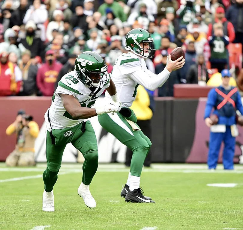 Jets running back Bilal Powell retires at age 33 Image