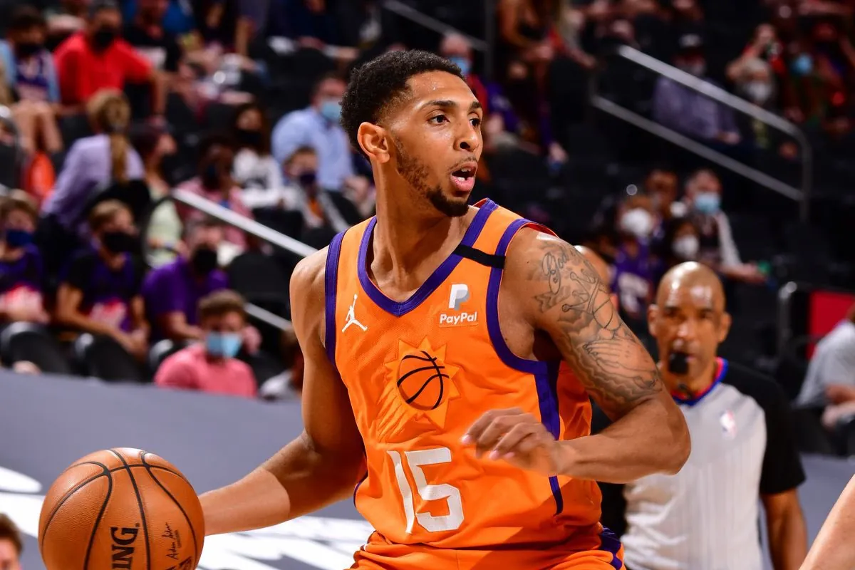 Phoenix Suns set franchise record for most consecutive wins with 18 Image