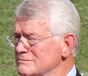Former NFL head coach Dan Reeves dies at age of 77 Image