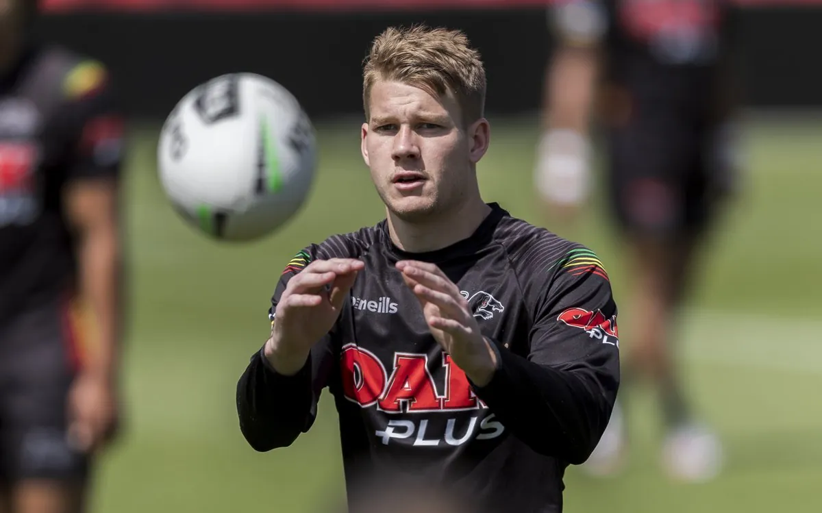 Matt Burton ready to handle the heat in Bulldogs halves Image