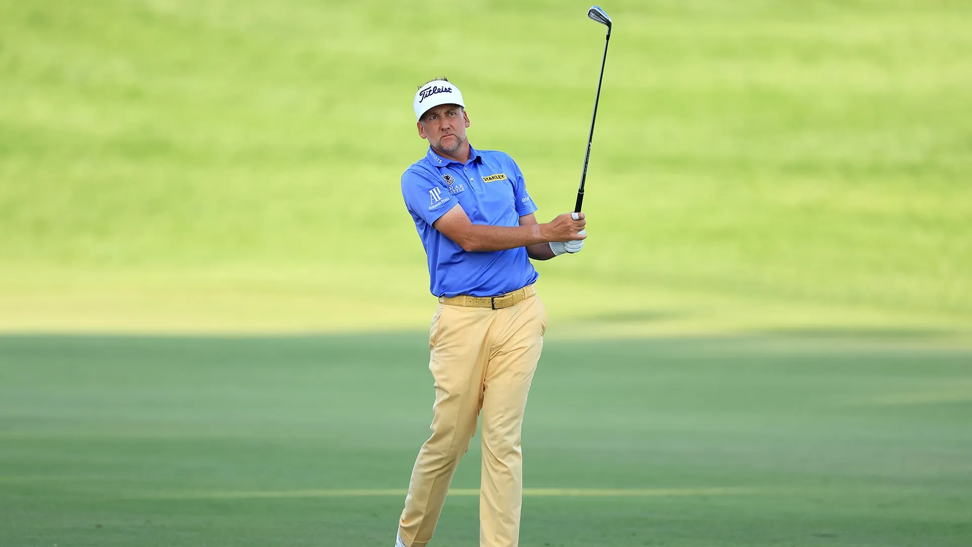 Ian Poulter honours Ukrainians by wearing blue and yellow at 2022 Arnold Palmer Invitational Image