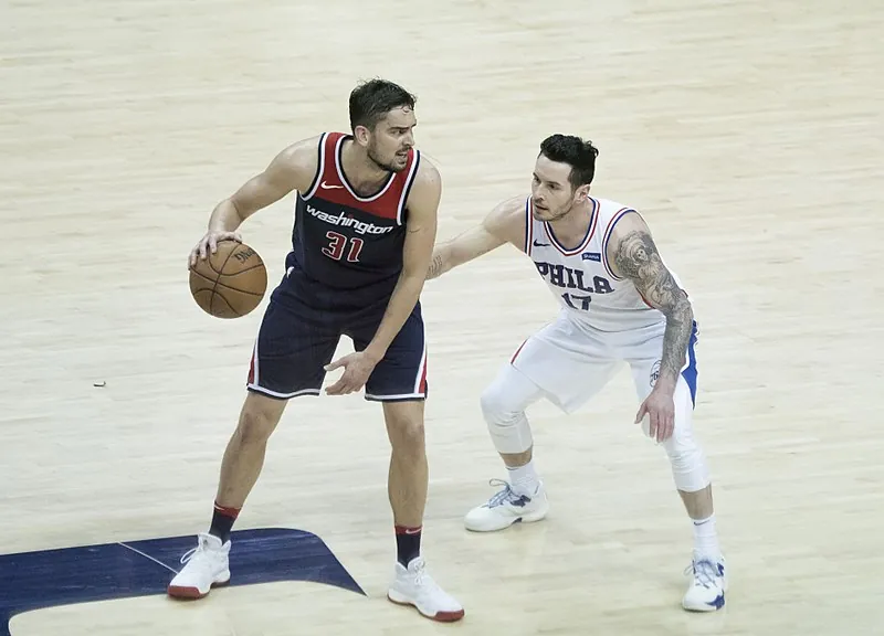 Mavericks guard J.J. Redick retires at age 37 Image
