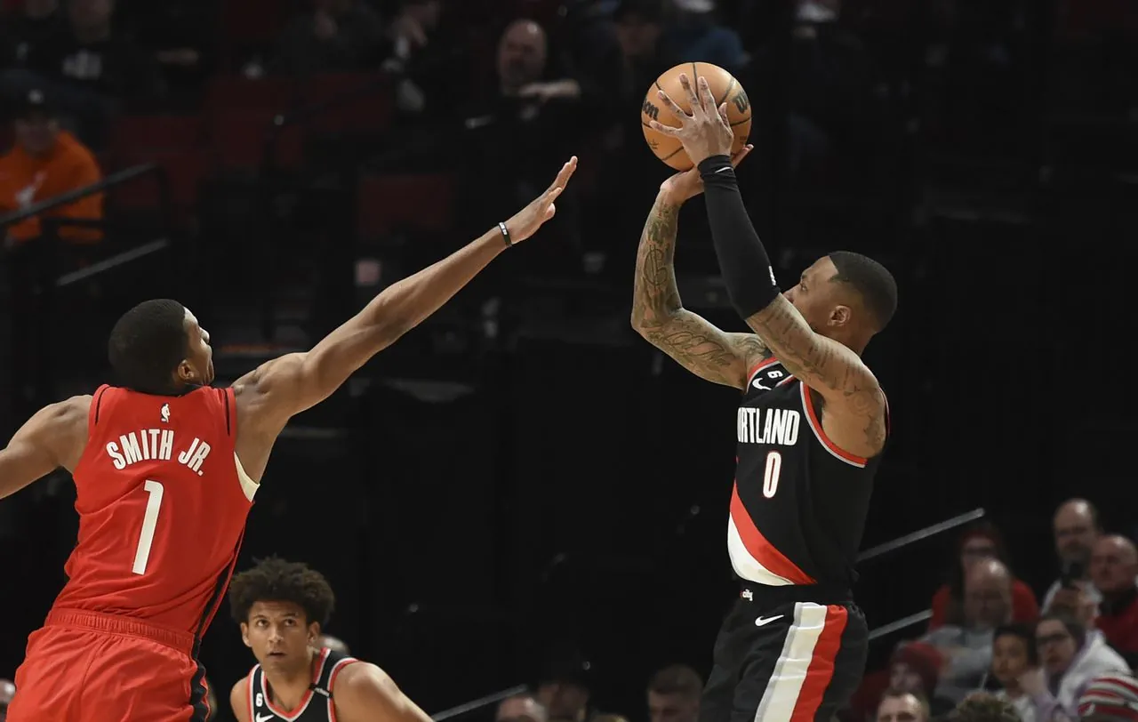 History for Lillard: Blazers star explodes for franchise-record 71 points in win over Rockets Image