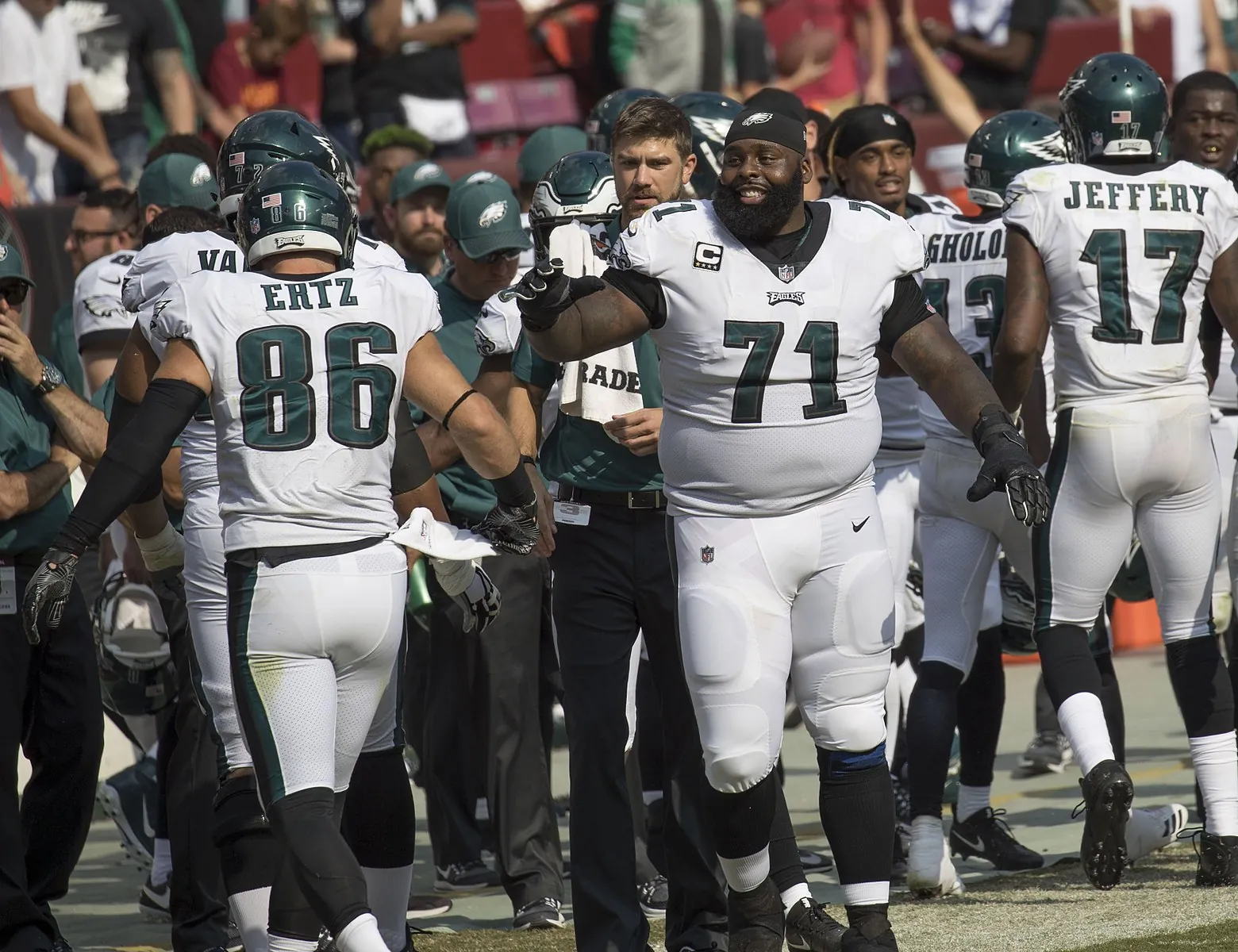 Cowboys sign 40-year-old offensive lineman Jason Peters Image