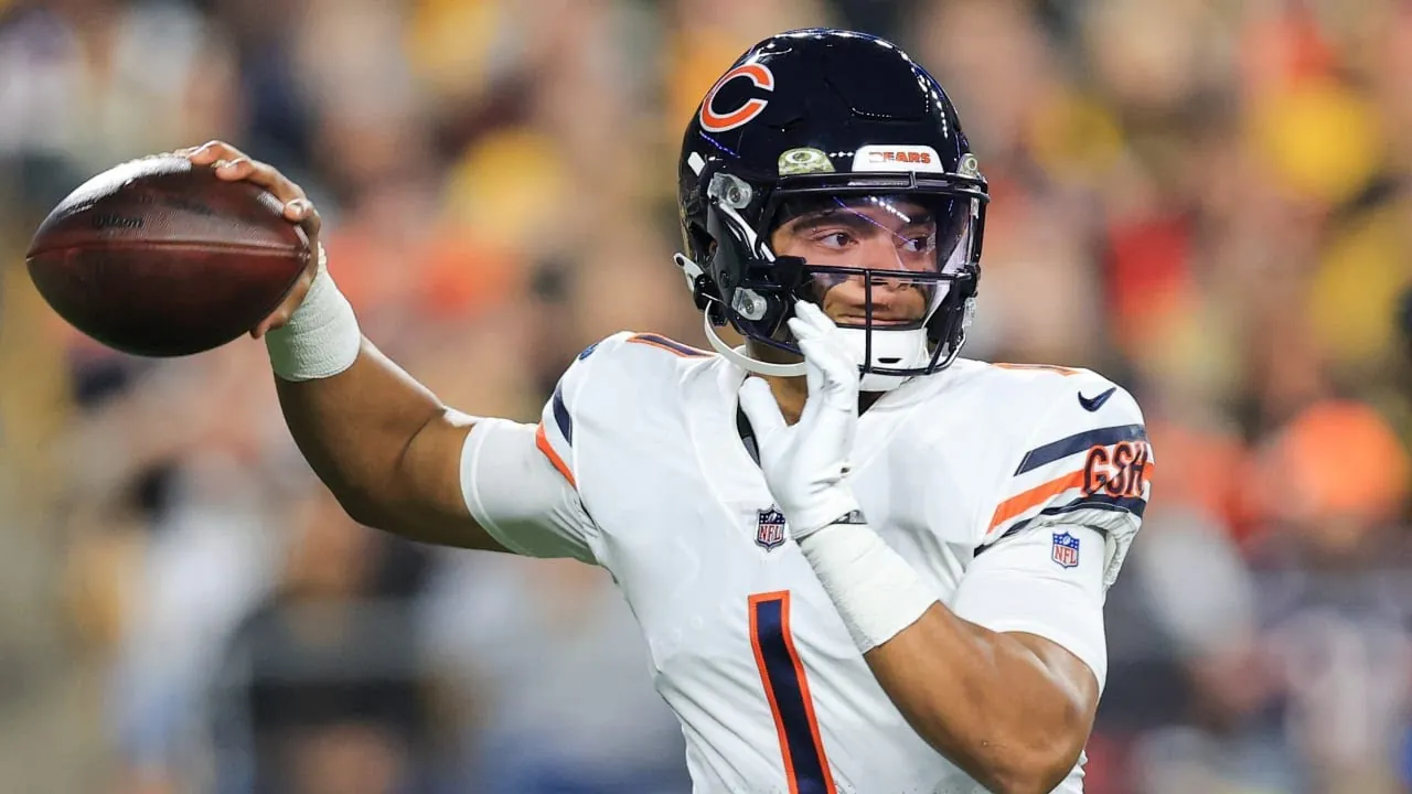 Bears trade Justin Fields to Steelers Image