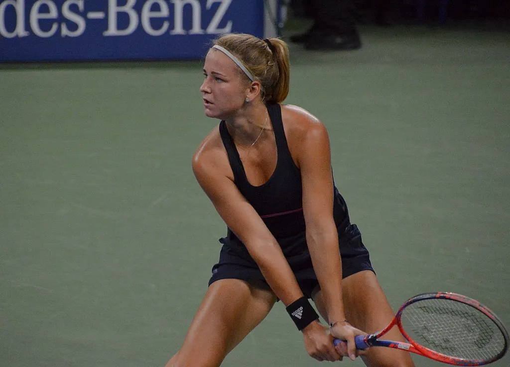 Unseeded Karolina Muchova to face number one seed Iga Swiatek in 2023 French Open women’s final Image