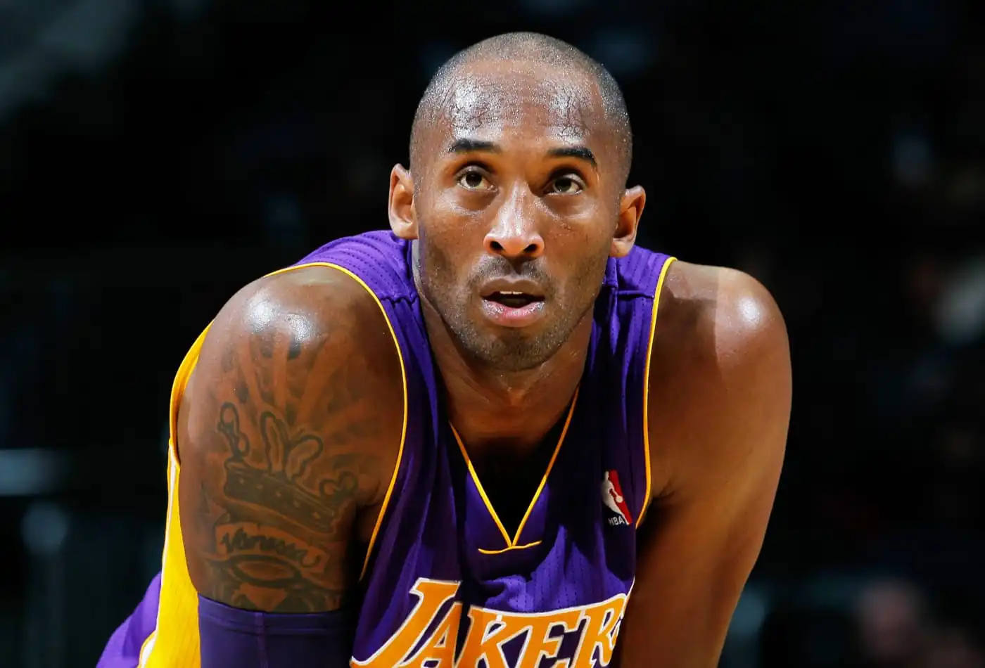 Kobe Bryant and Tom Brady rookie cards sell for over $1 million Image