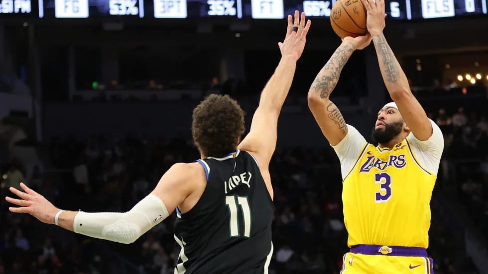 LeBron-less Lakers erase 19-point deficit, stun Bucks in 2OT Image