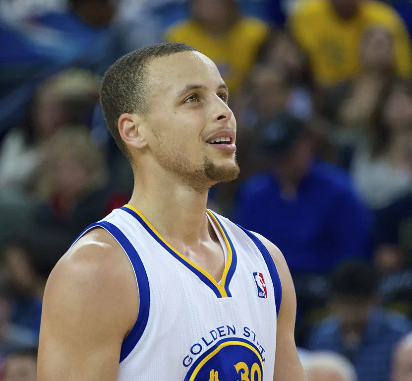 Stephen Curry attempts to start new three-point streak Image