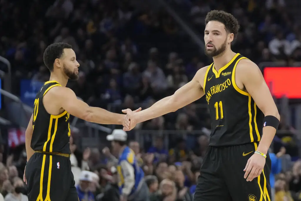 Curry drops 32, Warriors outlast Rockets to end 6-game skid Image