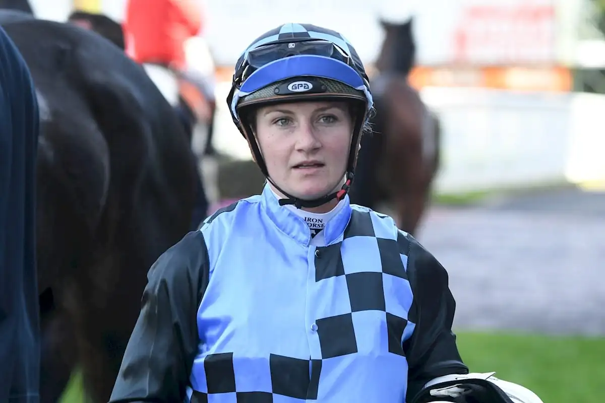 Kah’s 100 stuck in the gates  Image