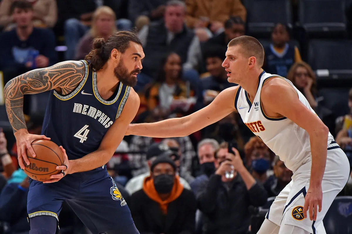 Jokić triple-double powers Nuggets past Grizzlies, puts them atop West Image