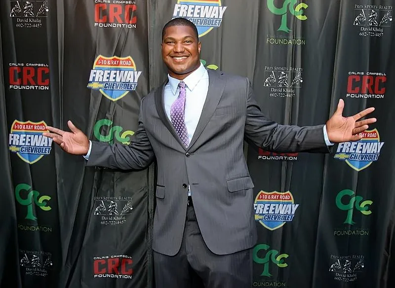 Cardinals bring back Calais Campbell Image