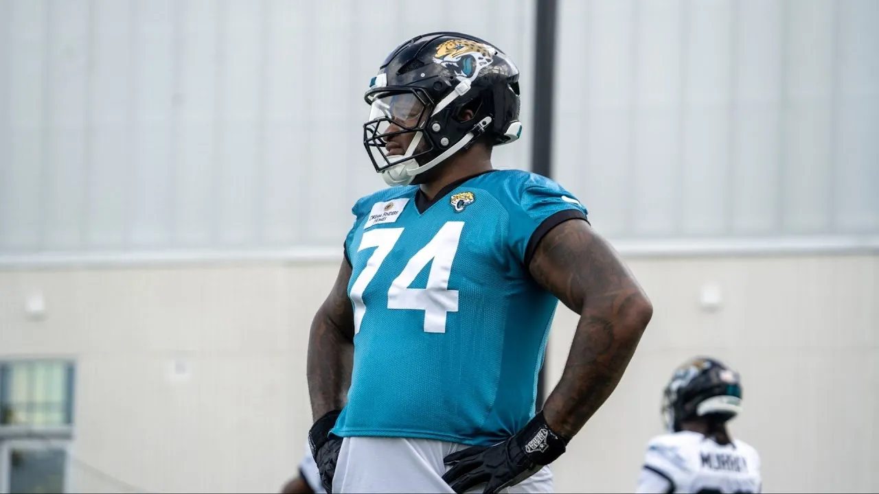 Eagles acquire and trade an offensive tackle in separate transactions Image