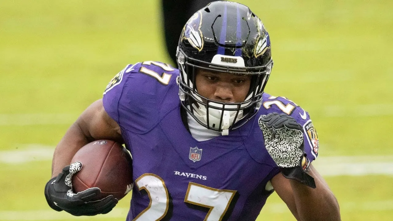 Broncos sign running back J.K. Dobbins Image