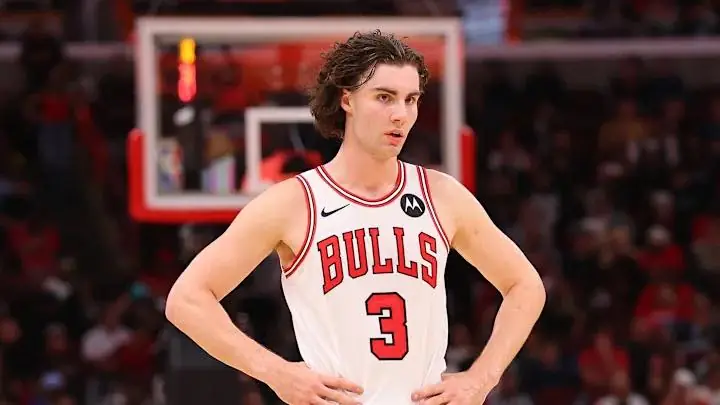 Josh Giddey makes 47 foot buzzer beater in Bulls win over Lakers Image