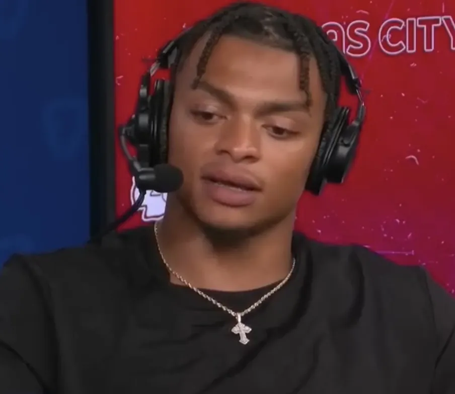 Jets sign quarterback Justin Fields Image