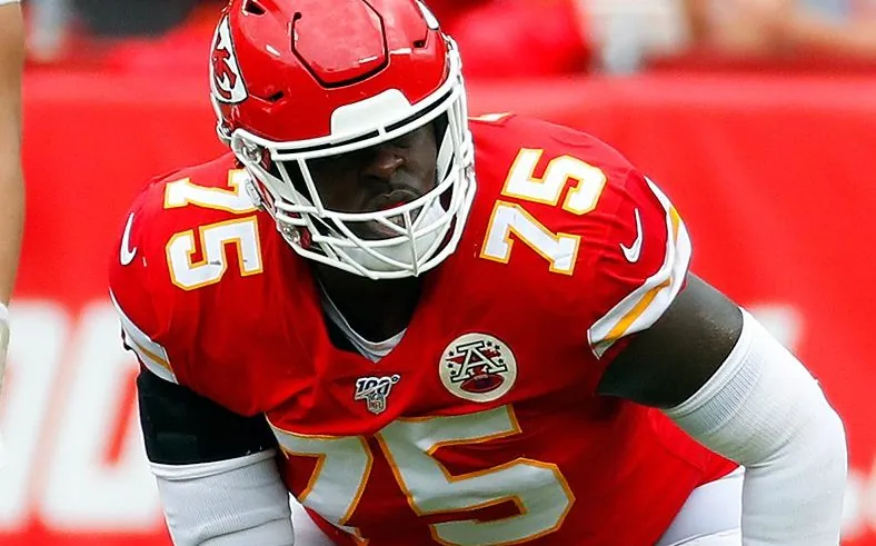 Cowboys sign offensive tackle Cameron Erving from the Chiefs Image