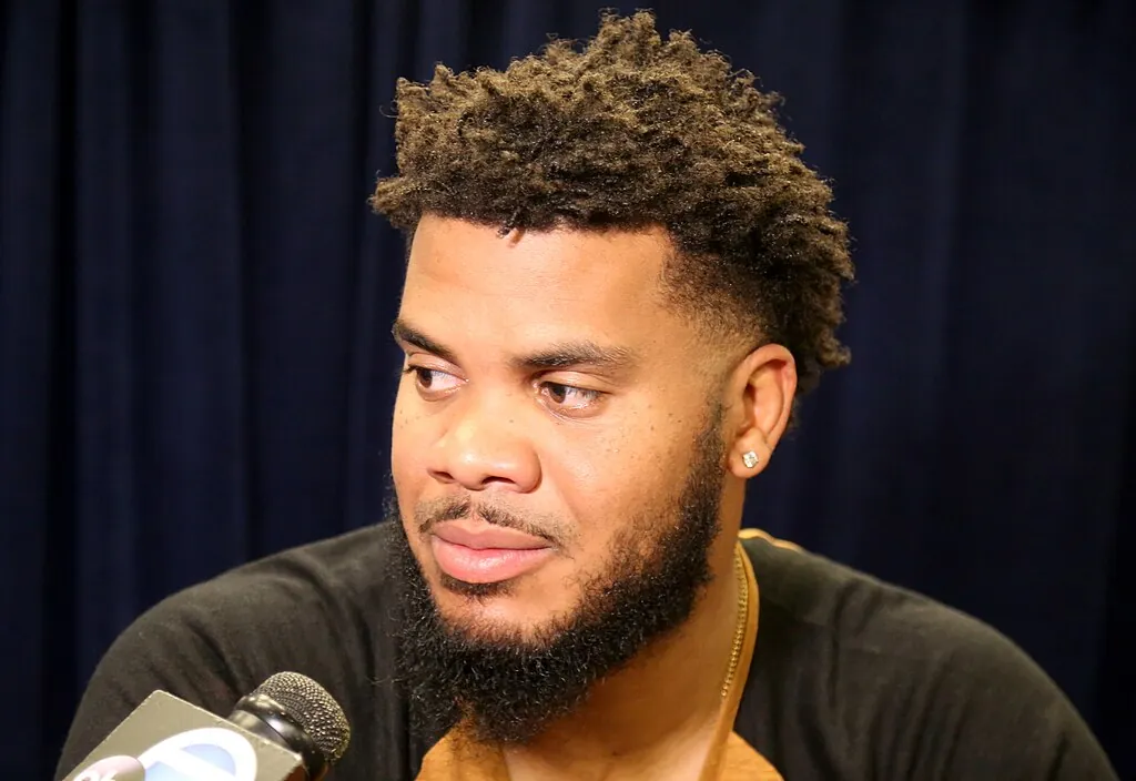 Tigers sign closer Kenley Jansen Image