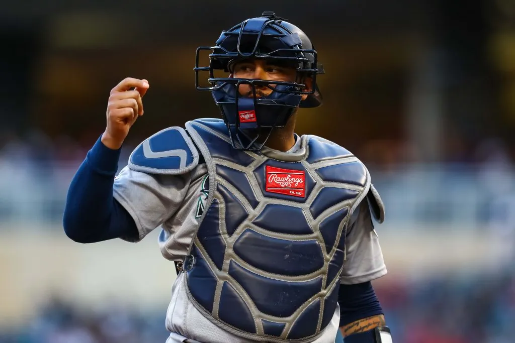 Milwaukee Brewers Acquire Omar Narvaez From The Seattle Mariners Image