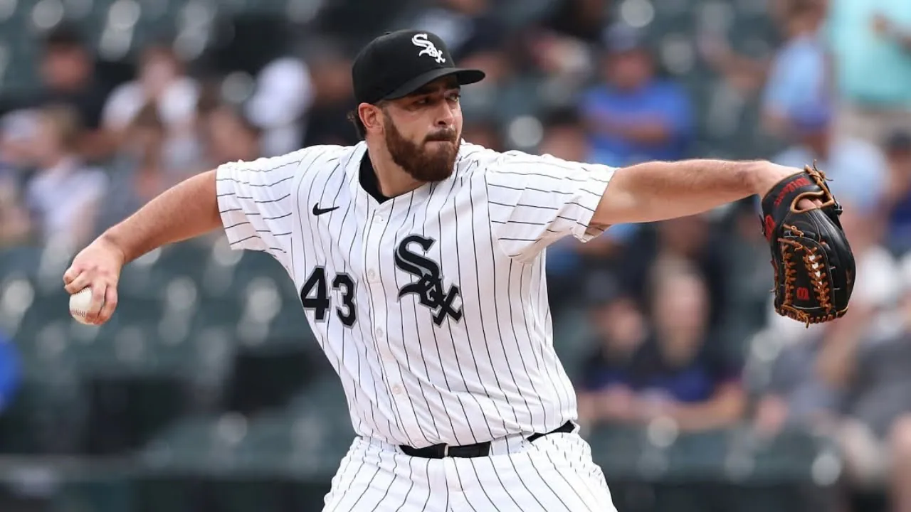 Opinion: Skeptical if Aaron Civale can rebound after a shaky 2025 season Image