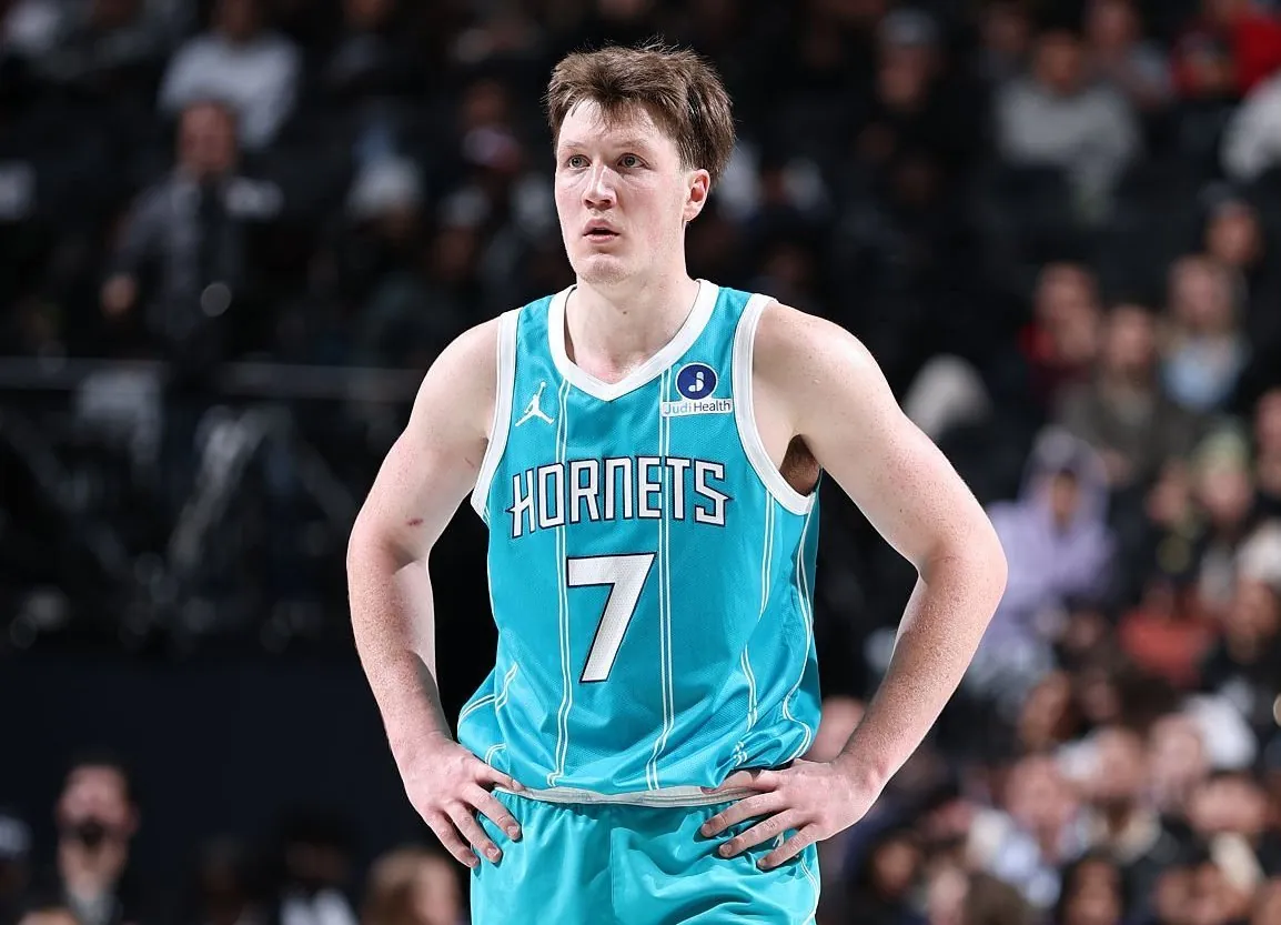 Kon Knueppel sets Charlotte Hornets record for most three point shots made in a season Image