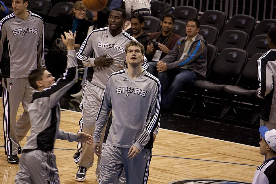 Bulls name Tiago Splitter as new head coach Image