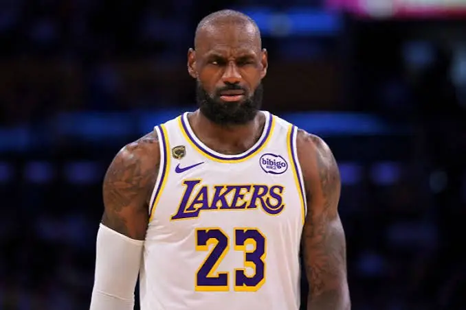 LeBron James Holding Up NBA Free Agency as Superstars Left Waiting Image