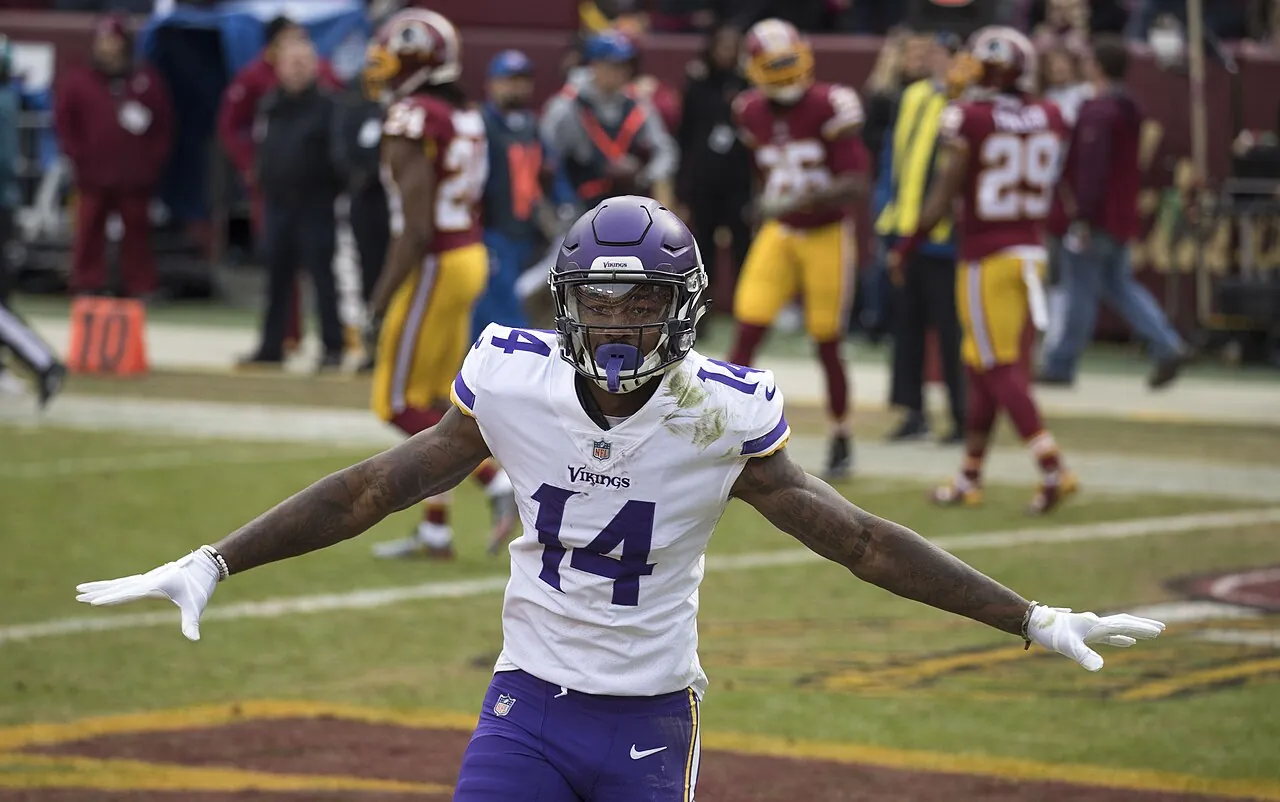 Commanders sign WR Stefon Diggs and CB Fabian Moreau Image