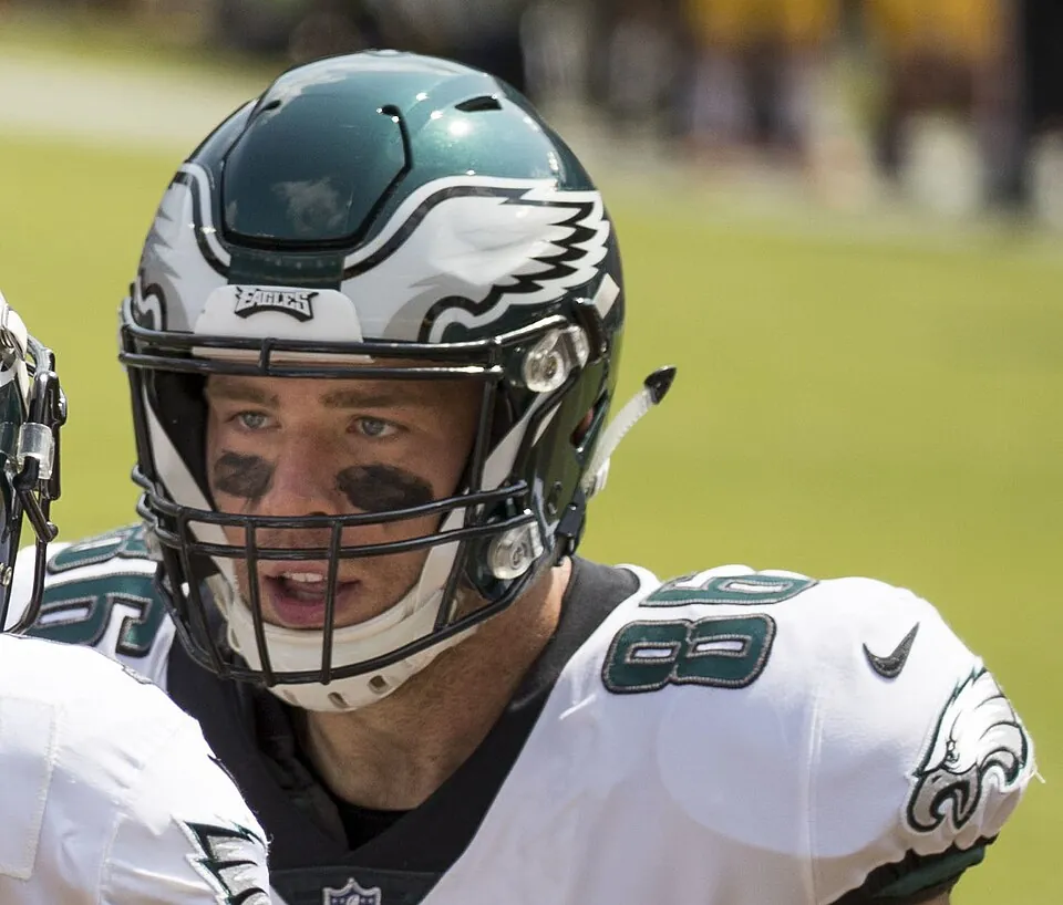 Eagles bring back tight end Zach Ertz Image