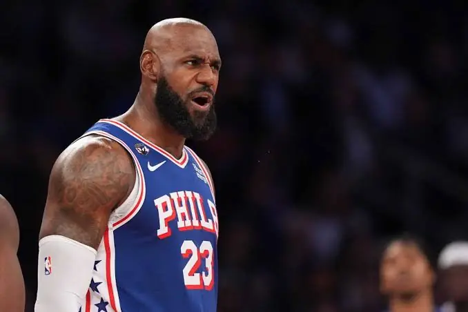 LeBron James Slammed by Trump Over Anthem Golf Swings Image