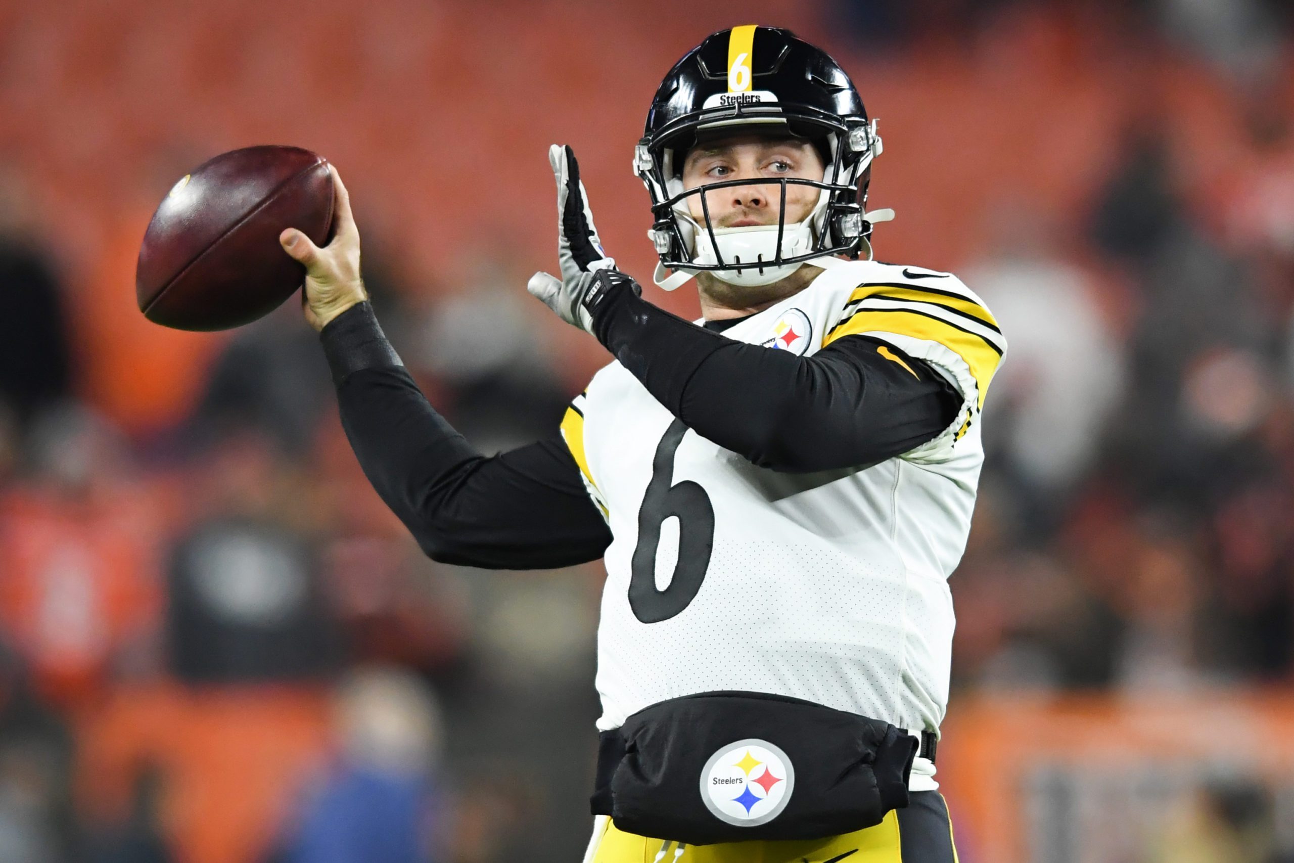 Pittsburgh Steelers To Make A Quarterback Change Against The Cleveland Browns