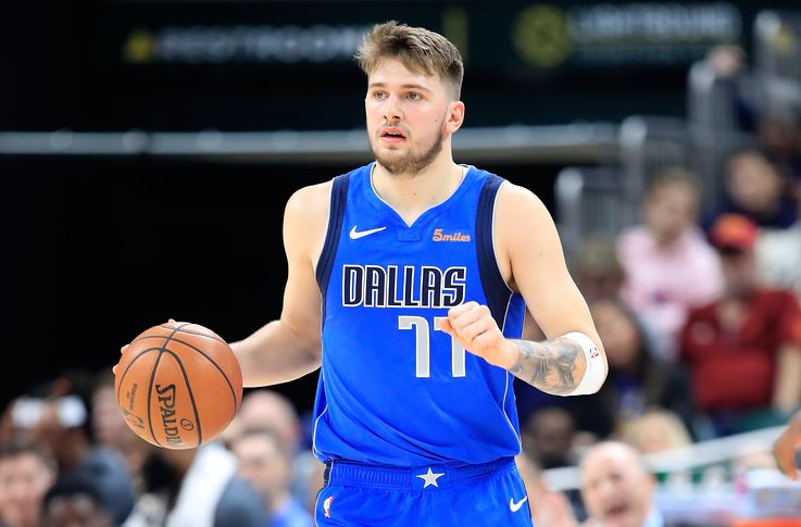 Doncic scores 53 in return, Mavericks beat Pistons 111-105