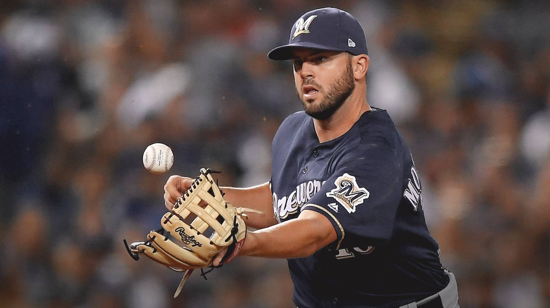 Reds Sign Mike Moustakas To Massive Four Year Contract