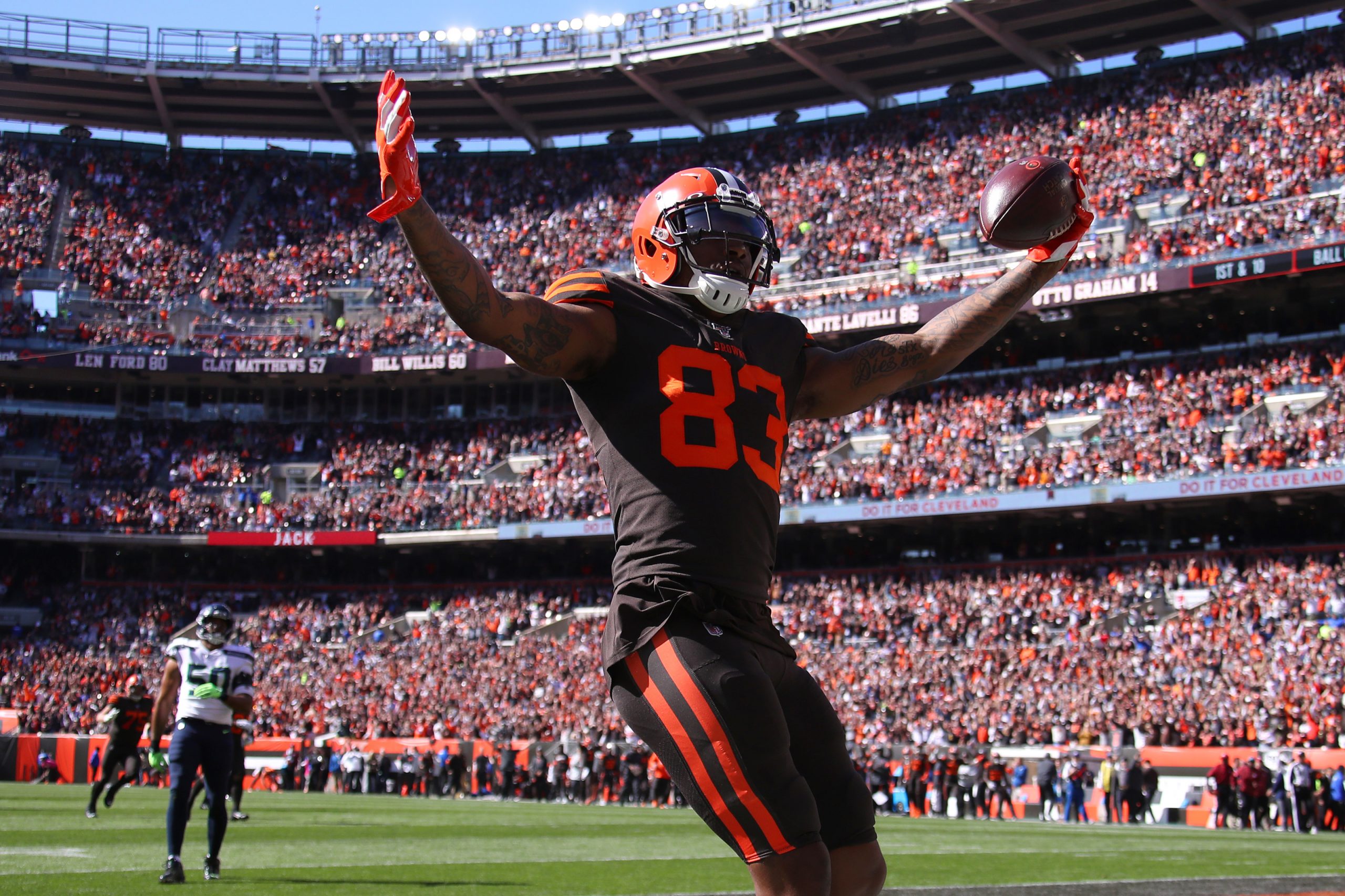 Chiefs sign tight end Ricky Seals-Jones from the Browns