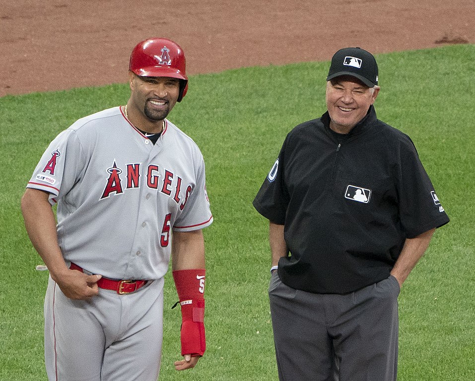 Albert Pujols moves to fifth place in the MLB career home run list