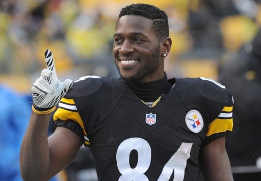 Buccaneers sign wide receiver Antonio Brown from the Patriots