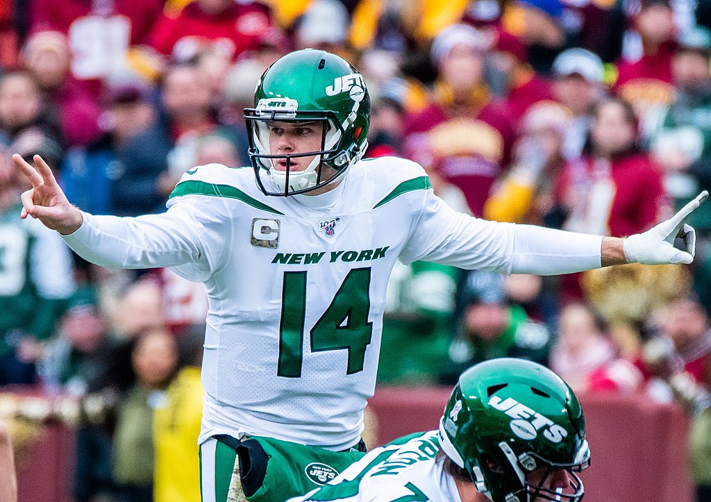 Jets trade QB Sam Darnold to Panthers for 3 draft picks