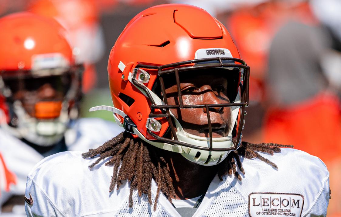 Browns re-signing running back Kareem Hunt