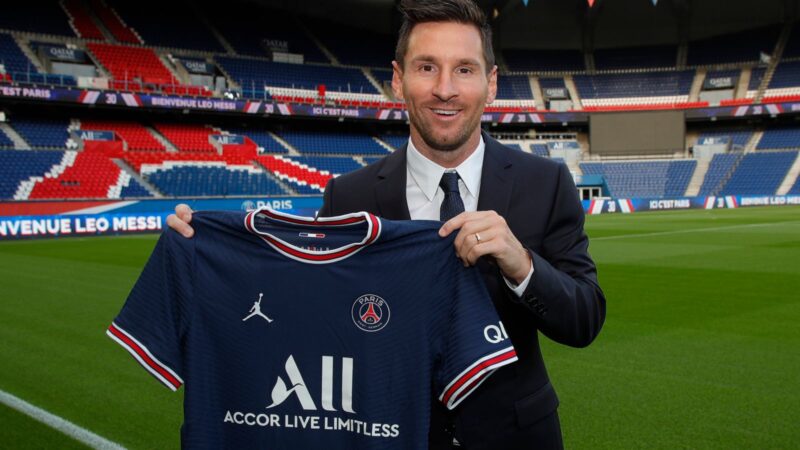 Messi signs monster PSG contract