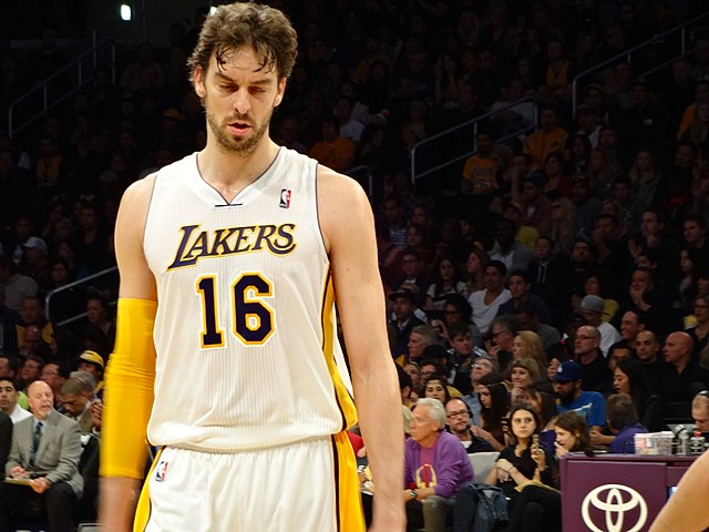 The Lakers retire Pau Gasol's No.16 jersey: his numbers in LA - AS USA