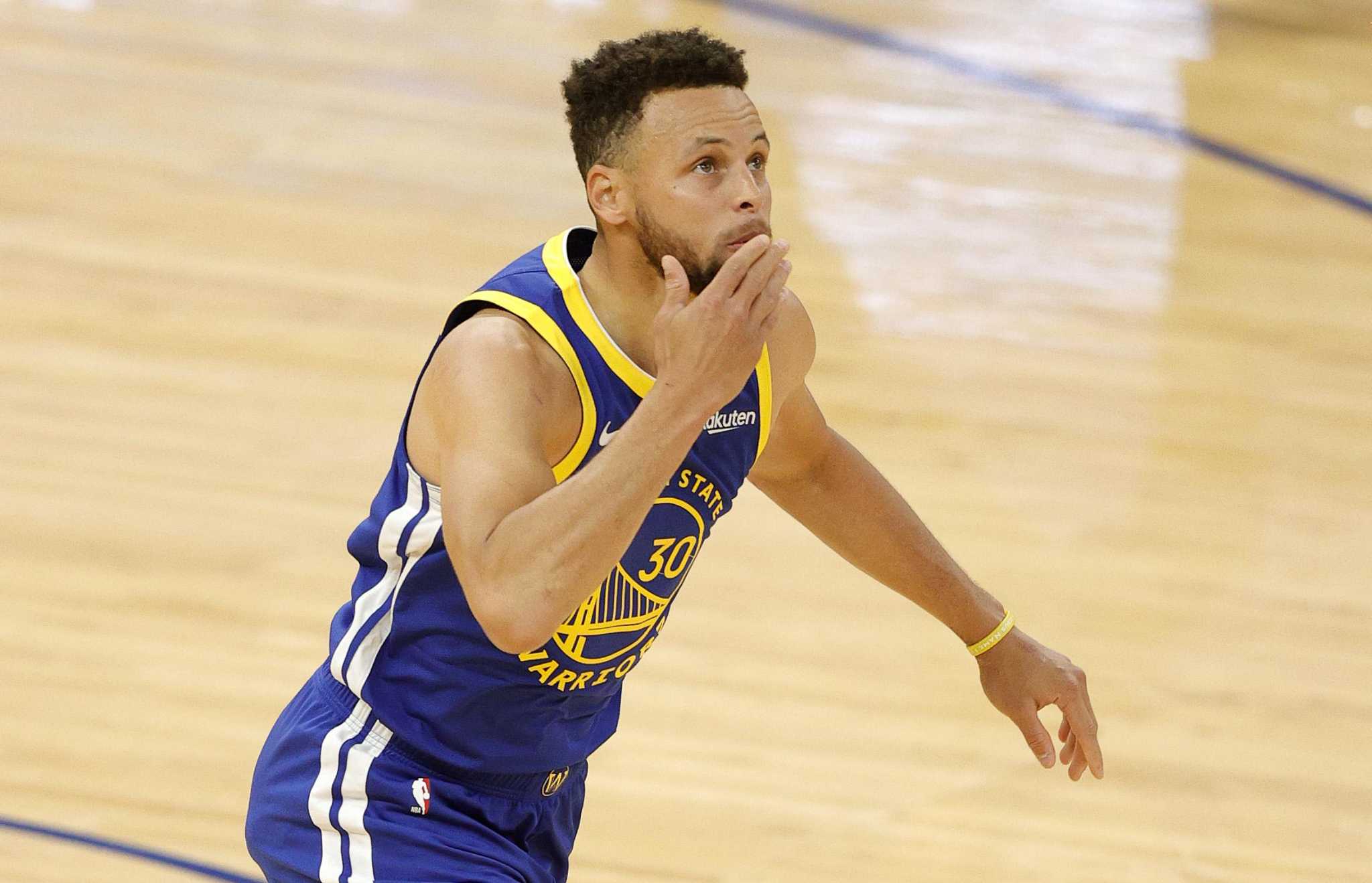 Stephen Curry sets NBA record for fewest games in a season to get 100 three-pointers