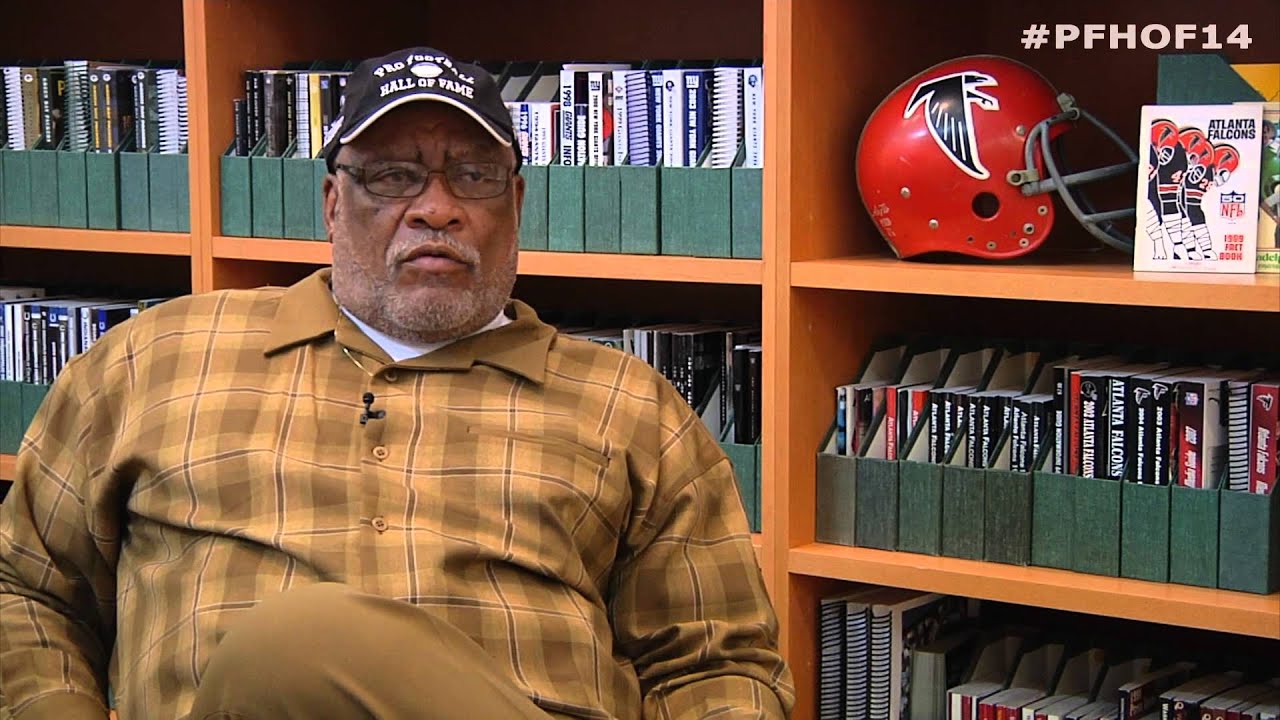 Claude Humphrey, Pillar of N.F.L. Falcons' 'Grits Blitz,' Dies at