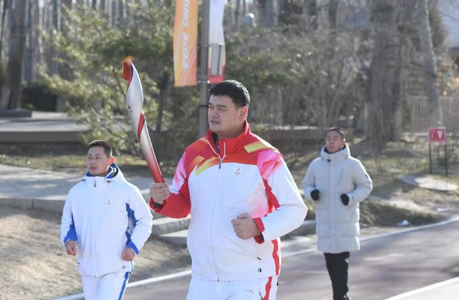 Rockets star Yao Ming participates in the 2022 Olympic torch relay