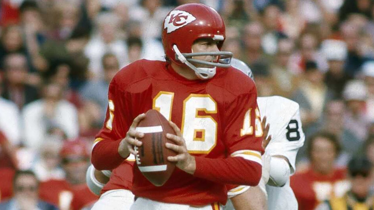 Hall of Fame quarterback Len Dawson dies at age 87