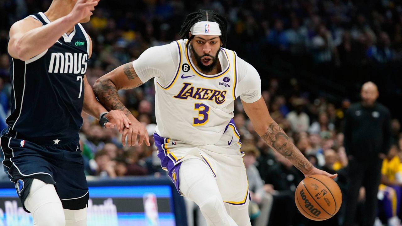 Davis drops 30 as Lakers erase 27-point deficit to stun Mavericks