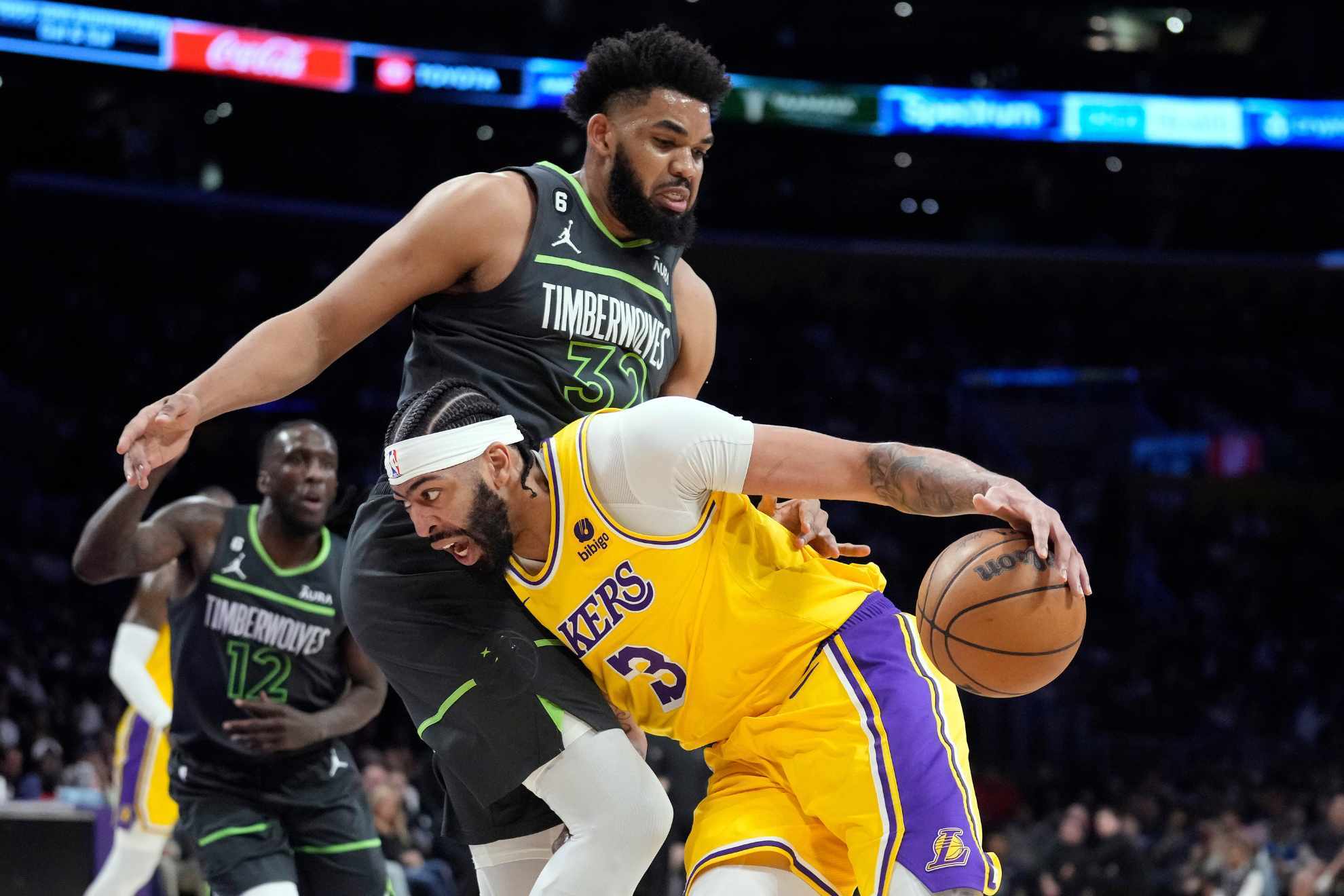 Lakers survive Timberwolves in play-in, set up first-round date with Grizzlies